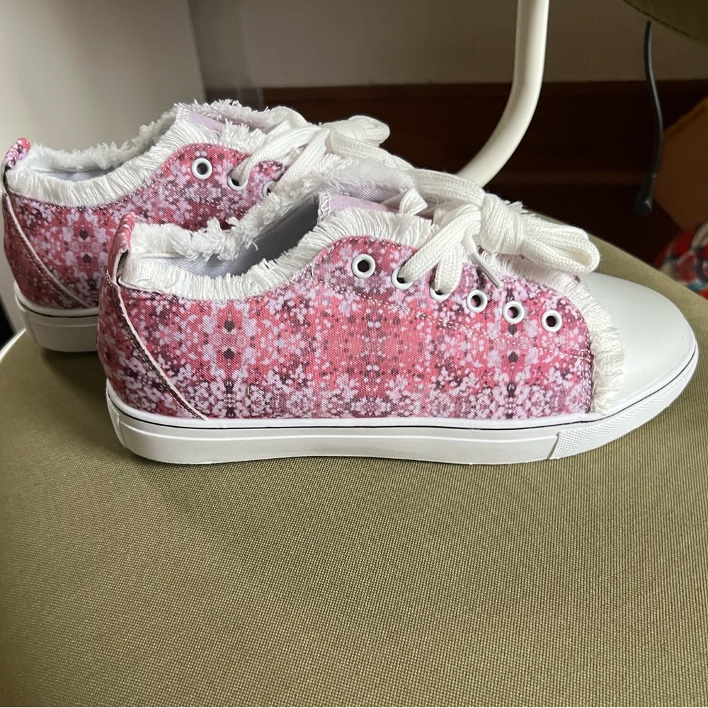 Pink Patterned Round Cap Toe Fringe Sneakers